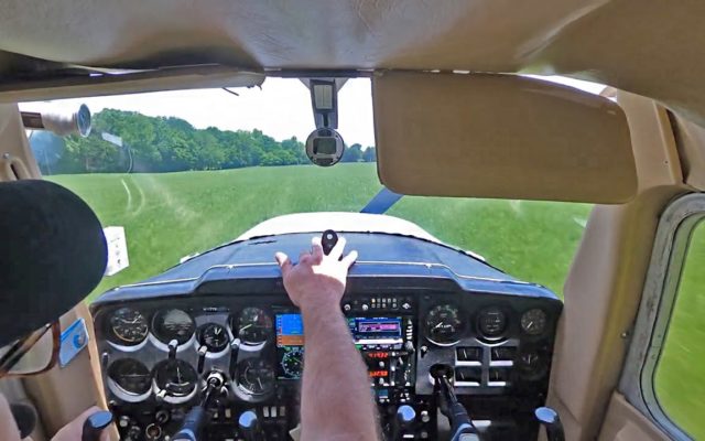 Cockpit Video of a Student Pilot Landing a Plane After Engine Failure